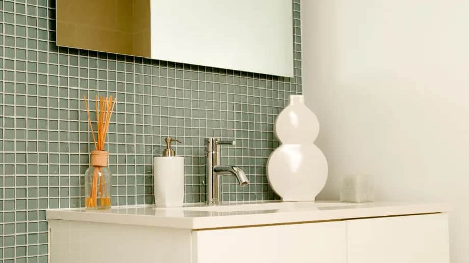 Jak usunąć nieprzyjemny zapach z łazienki - sprawdzone metody i porady