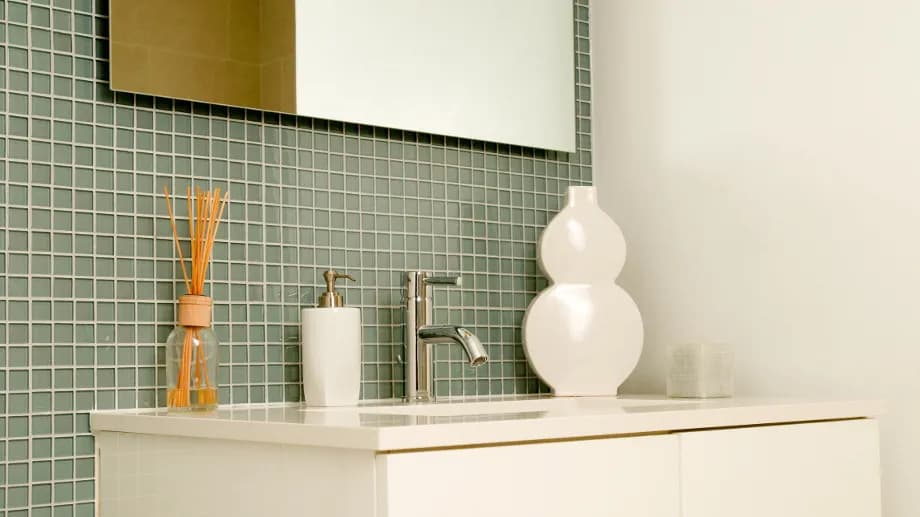 Jak usunąć nieprzyjemny zapach z łazienki - sprawdzone metody i porady