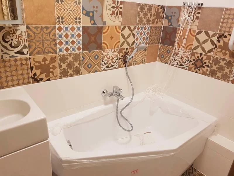 Jak się umyć podczas remontu łazienki - praktyczne rozwiązania na trudne dni