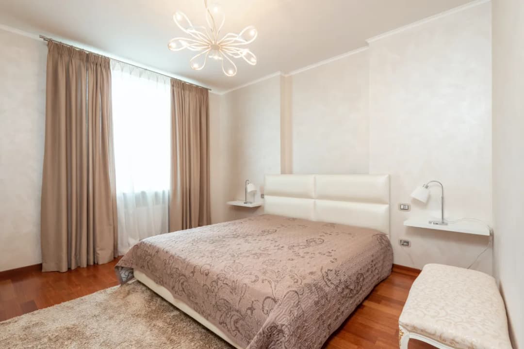 Beżowa sypialnia jakie dodatki, które ożywią Twoje wnętrze i dodadzą ciepła