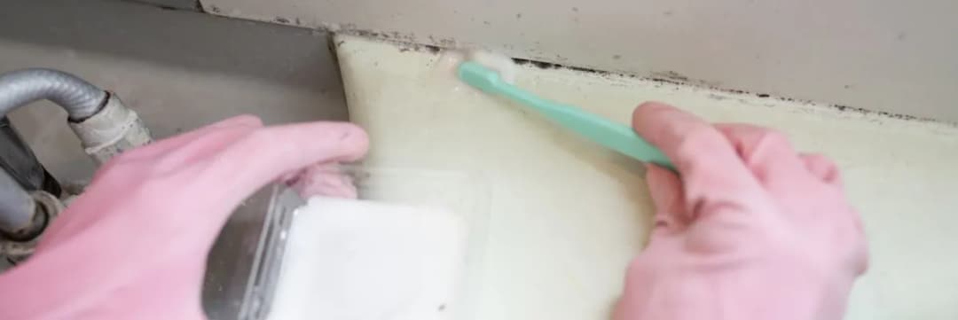 Skuteczne sposoby na to, czym wyczyścić pleśń w łazience