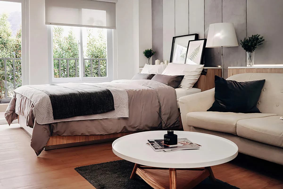 Jak wydzielić sypialnię w salonie? Praktyczne metody i porady