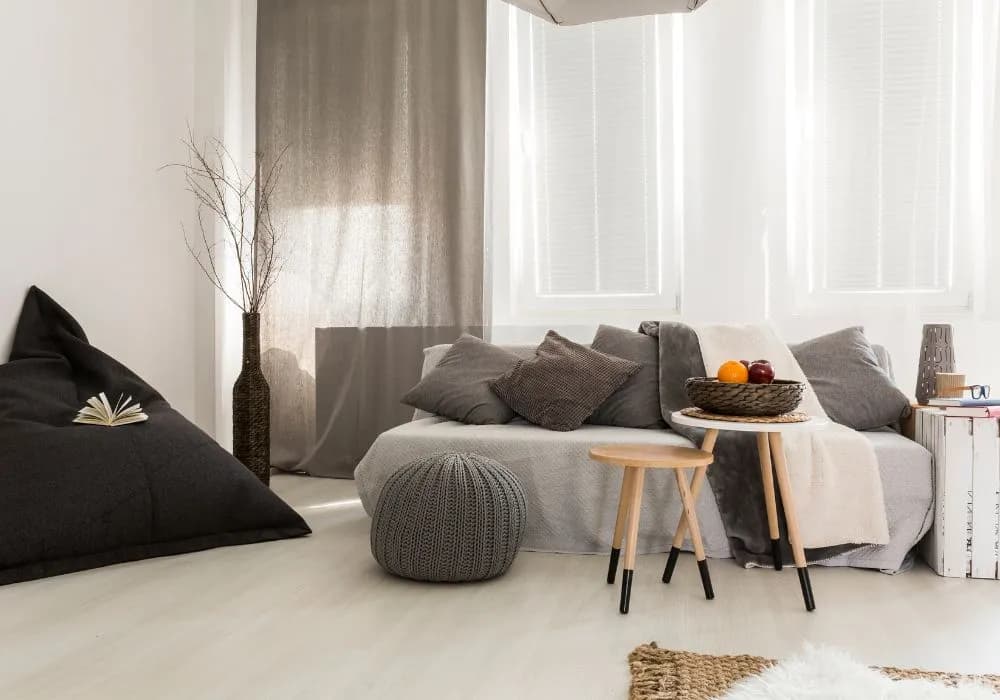 Jakie zasłony do szarych ścian w sypialni - idealne kolory i wzory
