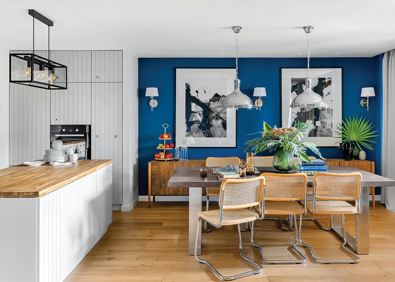 Jak pomalować salon na dwa kolory, by uniknąć chaotycznego efektu